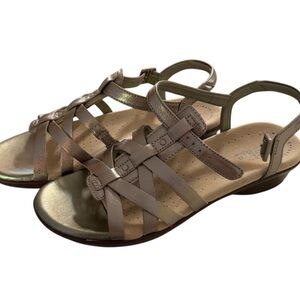 Clarks Size 8 Metallic Strap Sandals